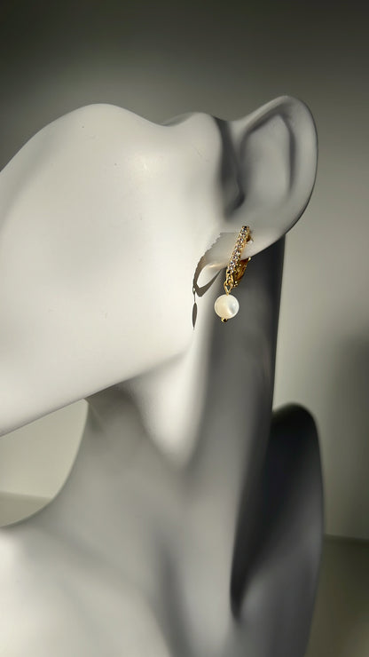 White Shell • 18K Gold plated